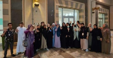 Risti Yuni Lestari saat bersilaturahmi dengan para imigran dan pelajar Indonesia di Arab Saudi. (Dok. Istimewa)