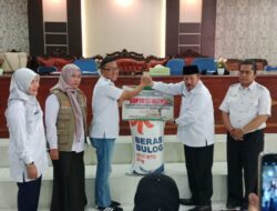 Pemerintah Provinsi Sumatera Barat Serahkan Bantuan Bagi Masyarakat Terdampak Longsor Tanjung Sani