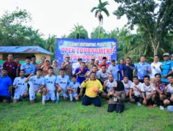 Diundang Khusus,Bupati Pasaman Tendangan Perdana Pembukaan Turnamen Sepak Bola di Pasaman Barat