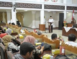 Buka Seminar PAPEINDO, Gubernur Mahyeldi Tegaskan Sumbar Ingin Merajai Pasar Produk Halal Dunia