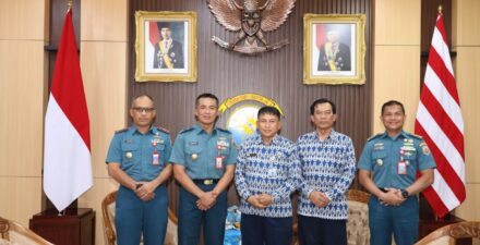 Kaskoarmada II Terima Kunjungan Kerja Rektor III Universitas Hang Tuah