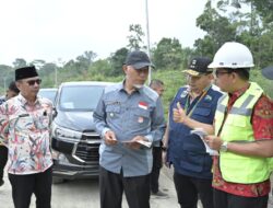 Tinjau Pekerjaan Jalan Provinsi di Mentawai, Gubernur Tegaskan Akses Jalan Penting untuk Perekonomian Warga di Bumi Sikerei