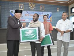 Gubernur Mahayeldi, Serahkan Hibah untuk Panti Asuhan di Mentawai, Gubernur