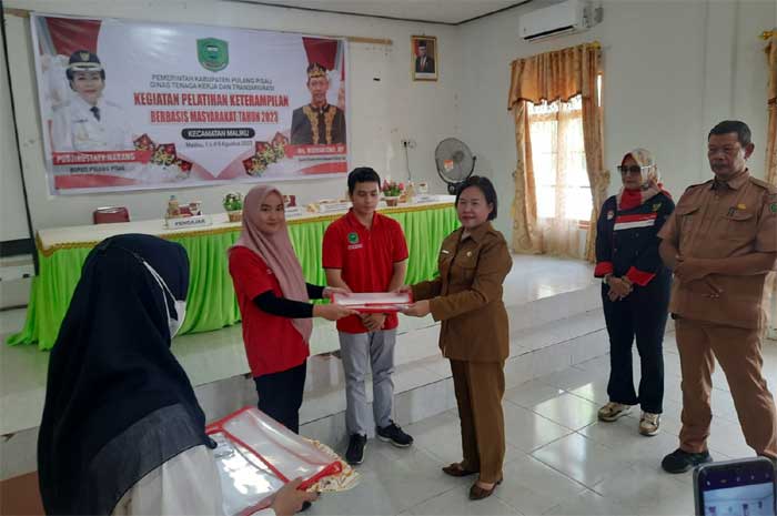 Dinas Tenaga Kerja dan Transmigrasi (Disnakertrans) Kabupaten Pulang Pisau melaksanakan kegiatan pelatihan keterampilan berbasis masyarakat.