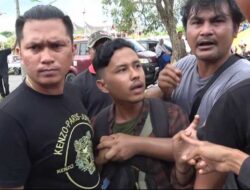 Polisi Bubarkan Paksa Pedemo di Masjid Raya Sumbar, Mahasiswa dan Aktivis Ditangkap