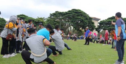 Lomba tarik tambang semarakkan HUT RI ke-78 di Kabupaten Agam.