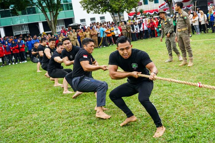 Lomba tarik tambang meriahkan HUT RI ke-78 di Muba.