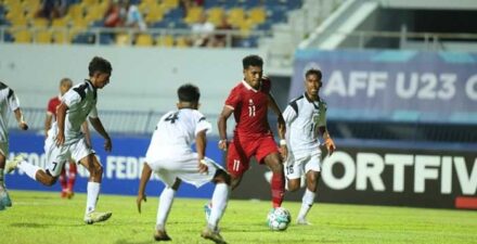 Timnas indonesia saat berhadapan dengan Timor Leste pada Piala AFF U23, kemarin.