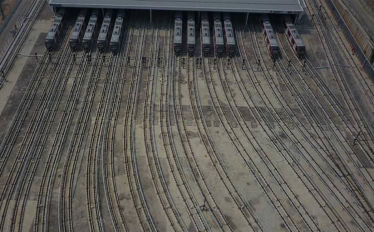 Penumpang LRT disarankan tak turun di Stasiun Halim.