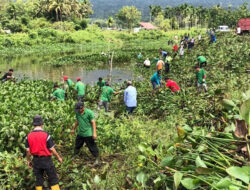 Warga Rawang Gotong Royong Bersihkan Saluran Irigasi Tersumbat