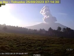 Gunung Ibu Erupsi, Lontarkan Abu Setinggi 1,5 Kilometer di Maluku Utara