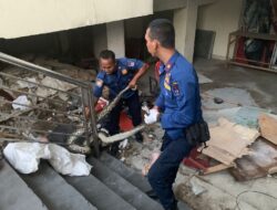 Ular Piton 3,5 Meter Muncul di SPR Plaza Padang