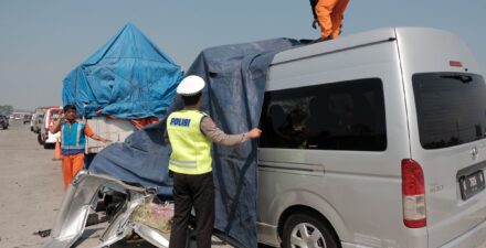 Tragedi Kecelakaan di Tol Singosari Malang: Sopir Travel Tersangka Setelah Wisatawan Meninggal