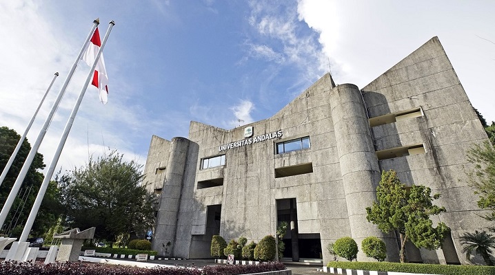 Gedung Rektorat Unand.