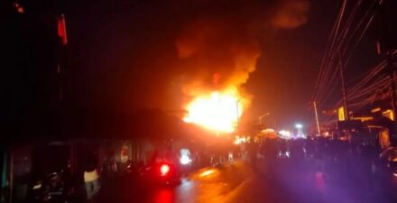 Kebakaran Menghanguskan Ruko di Dekat Pasar Simpang Empat, Sumatera Barat