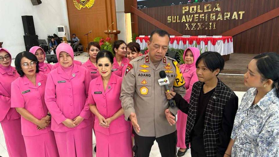 Polda Sulbar saat hadirkan Fajar Sadboy, Keyla Rimeicha dan Tim Jwara Creative di acara Kampanye Aplikasi SI-Centing Siamasei. (Dok. Istimewa)