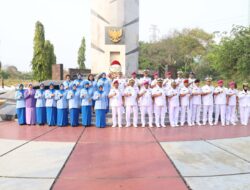 Ziarah dan Tabur Bunga Hari Ulang Tahun Ke-78 TNI Angkatan Laut