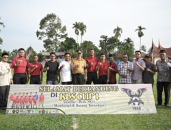 Gubernur Mahyeldi Apresiasi Semangat Masyarakat Dalam Memajukan Persepakbolaan Sumbar