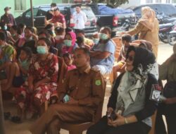 Dinkes dan Dinsos Muba Vaksinasi hingga Serahkan Bantuan Sembako Lakukan Jemput Bola