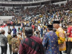 Gubernur Mahyeldi Menerima SK TORA dari Presiden RI saat Puncak Acara Festival LIKE KLHK