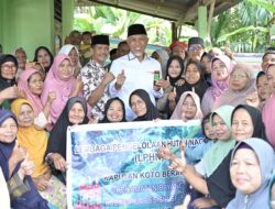 Gubernur Mahyeldi Apresiasi Kelompok Kerja Bayang Bungo Indah Ciptakan Usaha Sirup Buah Pala