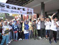 Lepas Peserta Fun Walk Kadin, Gubernur Mahyeldi Minta Kegiatan Olahraga Bersama Masyarakat Digelar Sesering Mungkin