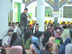 Beri Tausiyah Maulid Nabi SAW di Masjid Ampek Lingkuang, Gubernur Ingatkan, Selalu Berada di Jalan yang Lurus