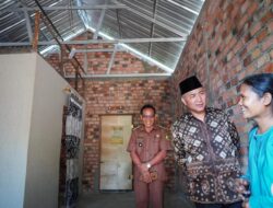 Pj Bupati Apriyadi Bedah Rumah Susi Susanti