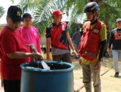 Bupati Kotawaringin Timur Ikut Distribusikan Air Bersih ke Warga untuk Atasi Krisis Kekeringan