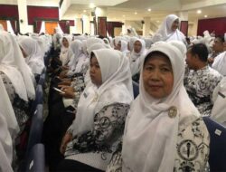 Penantian 17 Tahun Mengabdi Sebagai Guru Honorer, Neti Yusni Diangkat PPPK dan Dihadiahi Umroh oleh Bupati