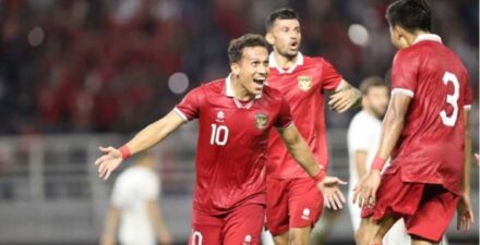 Egy Maulana Vikri meluapkan kegembiraan setelah membobol gawang lawan.