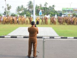 Pimpin Apel Perdana ASN, Pj Wali Kota Pariaman Roberia Ingatkan ASN Harus Bersyukur dan Disiplin