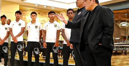 Erick Thohir dan pemain Timnas Indonesia U-17.