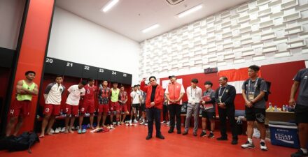 Erick Thohir tak bisa mendampingi Timnas Indonesia di leg II.