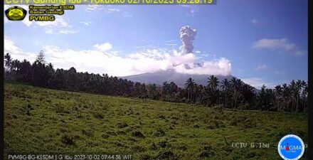 Gunung Ibu di Halmahera Barat, Maluku Utara, Kembali Erupsi dengan Tinggi 1100 Meter