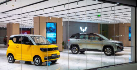 Mobil Wuling.