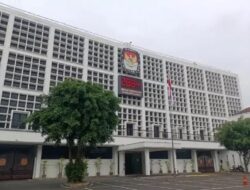 Dua Pasang Capres-Cawapres Mendaftar ke KPU, Polisi Alihkan Arus Lalu Lintas di Menteng