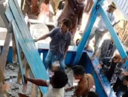 Ambruknya Teras Rumah Panggung saat Pernikahan di Pangkep, Sulawesi Selatan