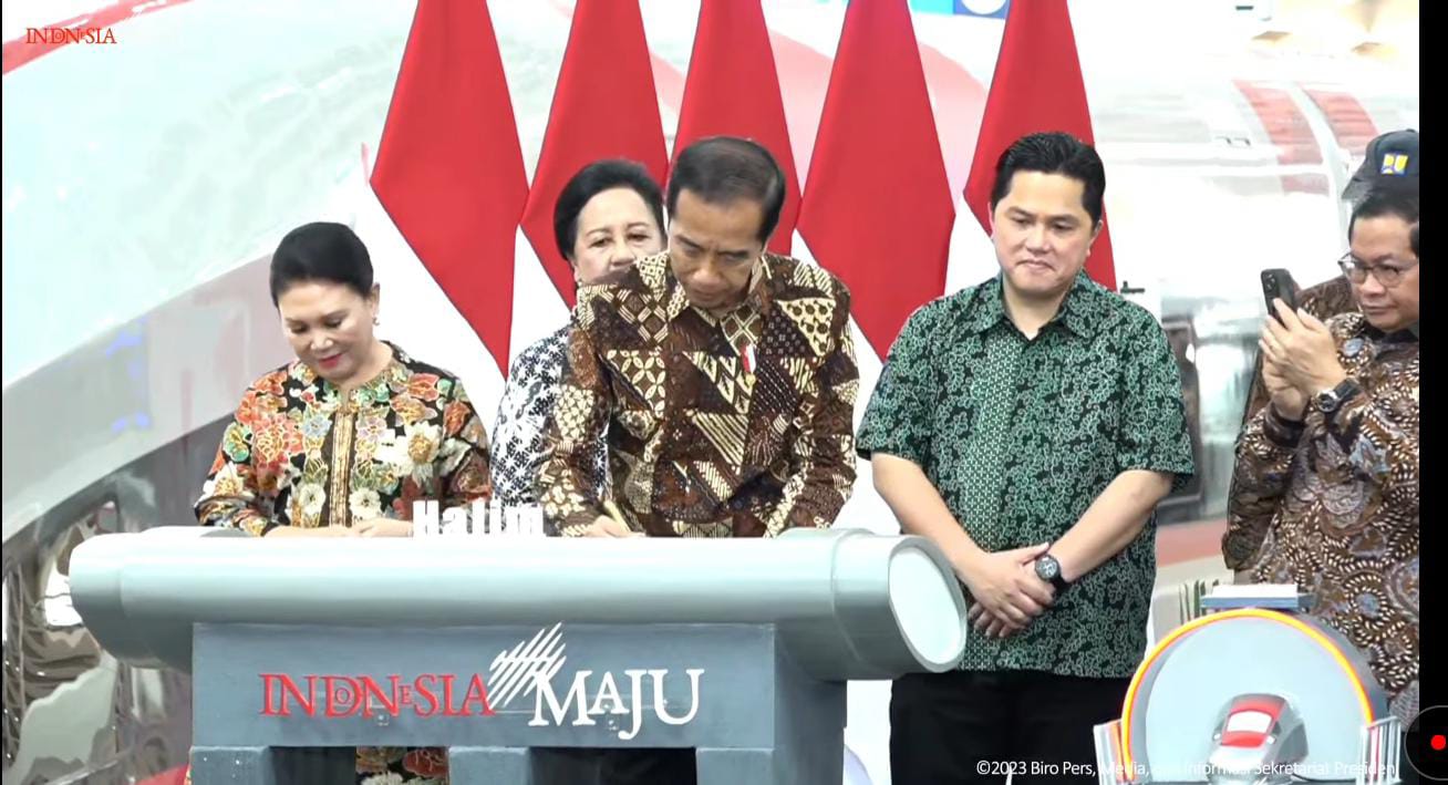 Presiden Jokowi resmikan kereta cepat hari ini.