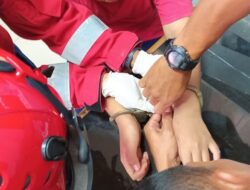Anak di Jakarta Timur Terjebak dalam Borgol, Damkar Turun Tangan