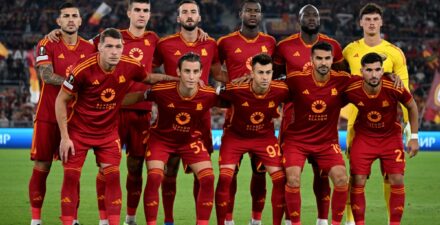 Para pemain AS Roma berlaga.