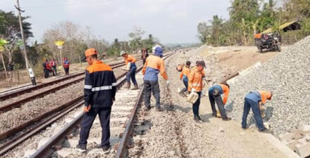Jalur rel Sentolo-Wates sudah kembali normal.