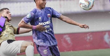 Laga Persita Tangerang vs Persis Solo.