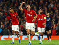 Rio Ferdinand Sarankan Manchester United Rekrut Ronald Araujo dan Kevin Danso