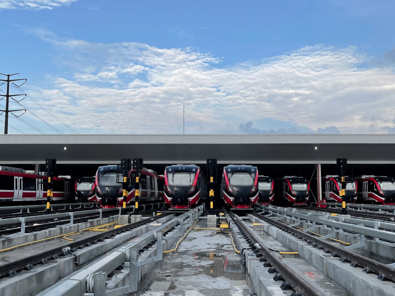 Operasional LRT Jabodebek.