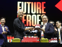 Ganjar Pranowo Dapat Kejutan Ulang Tahun dari Para Pengusaha Muda