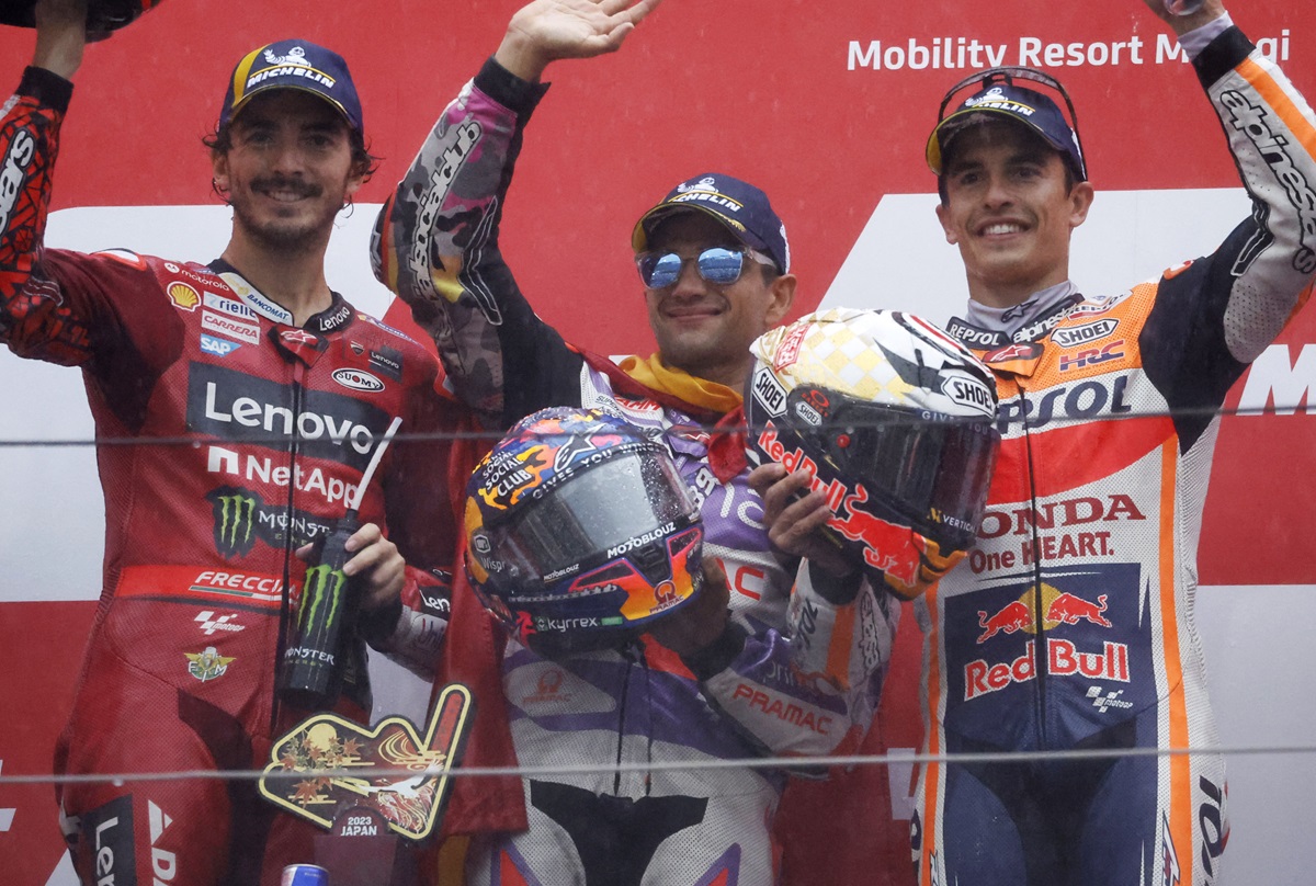 Francesco Bagnaia dan Jorge Martin kala beraksi di MotoGP.