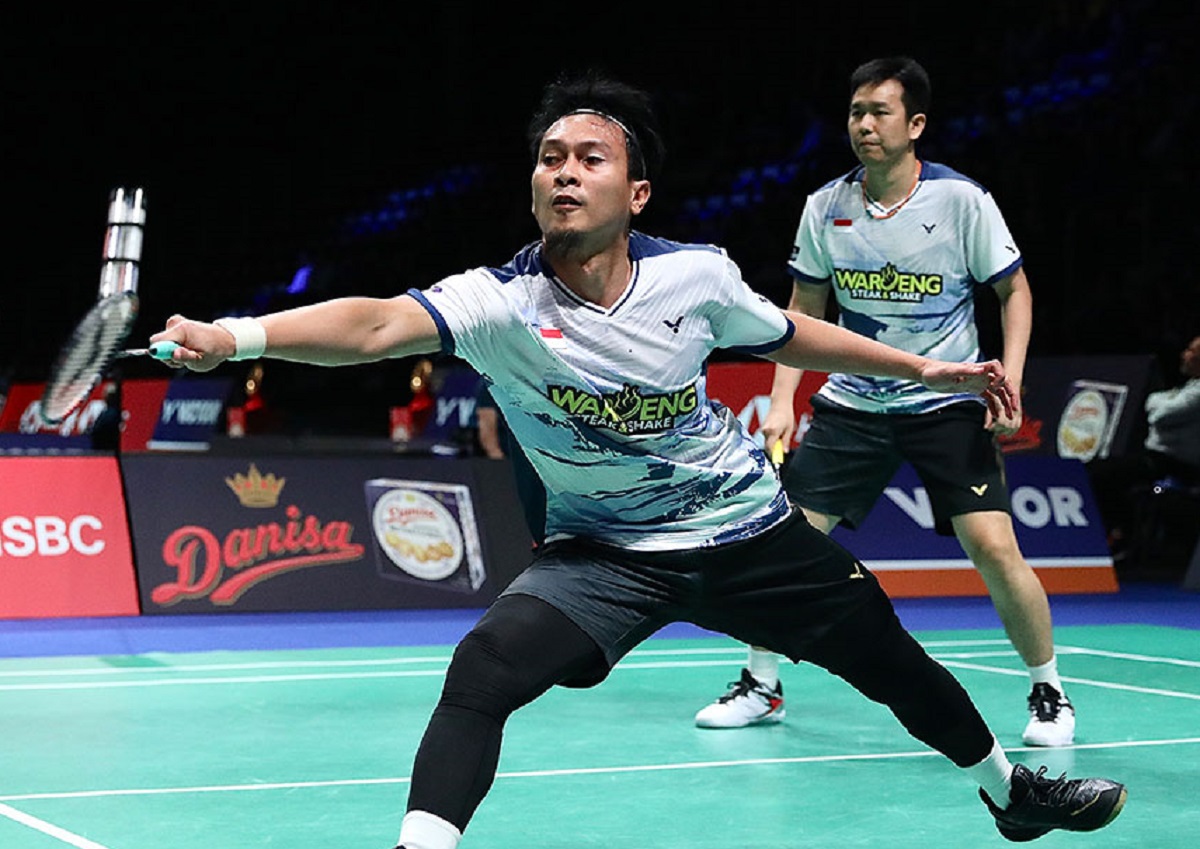 Mohammad Ahsan/Hendra Setiawan selalu mengenakan legging ketika bertanding.