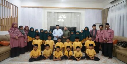 Penghafal Qur’an Berkumpul setiap Bulan di Rumdin Bupati Tanahdatar lewat “Maghrib Mengantar Berkah”