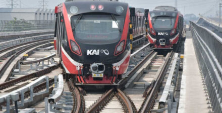 10 Larangan saat Naik LRT Jabodebek.
